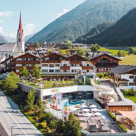 Familienhotel Huber 瓦勒斯 外观 照片