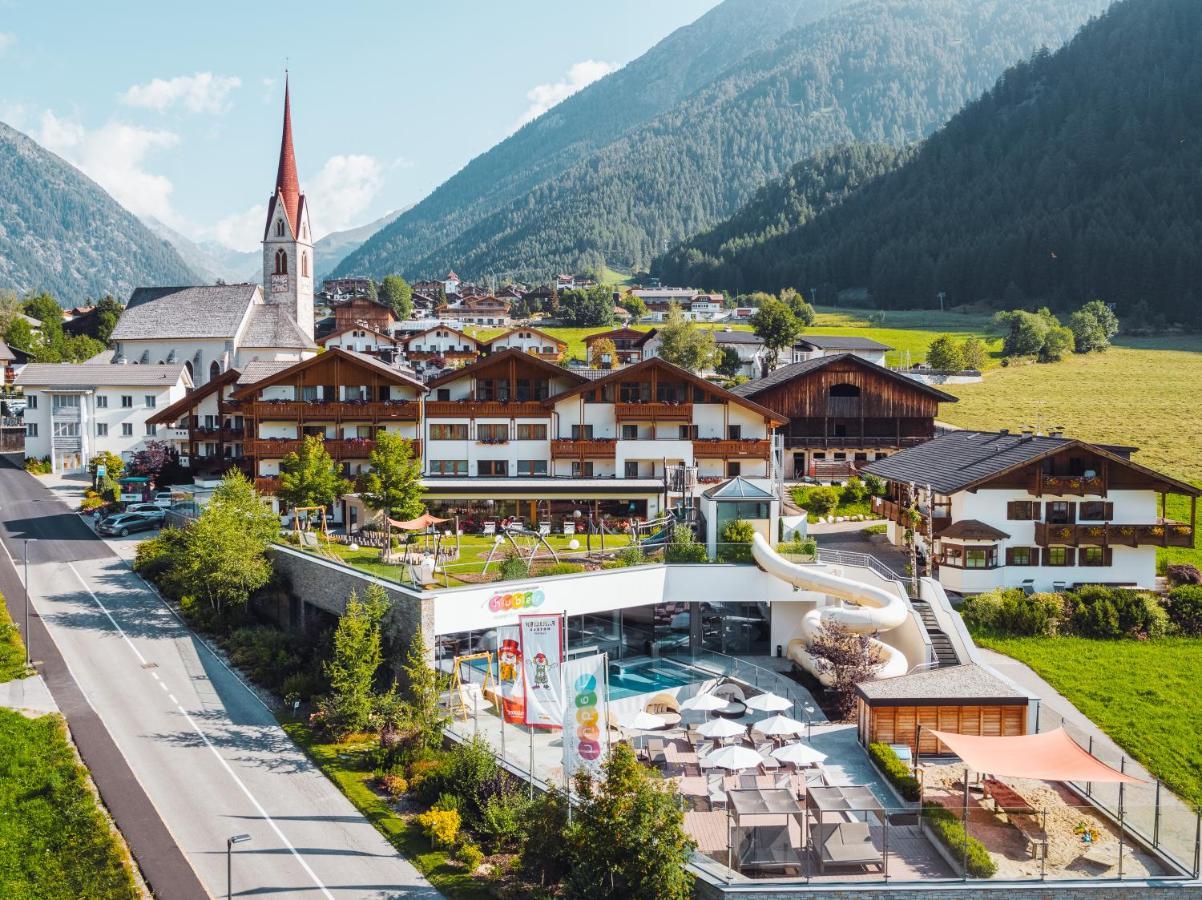 Familienhotel Huber 瓦勒斯 外观 照片