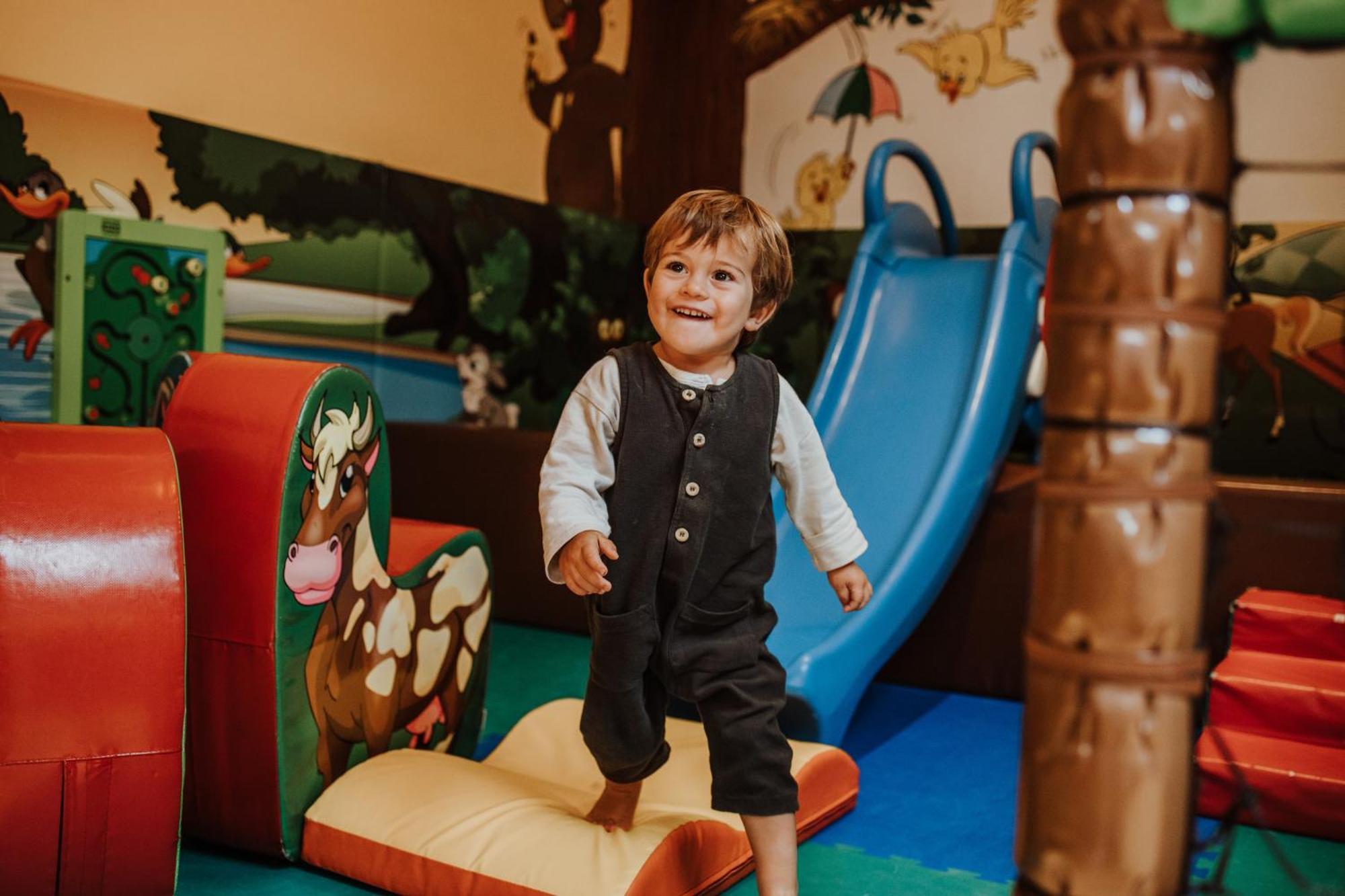 Familienhotel Huber 瓦勒斯 外观 照片