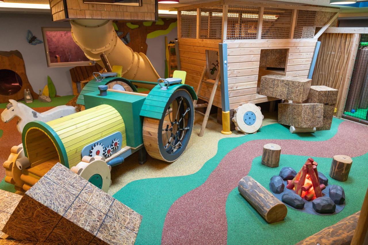 Familienhotel Huber 瓦勒斯 外观 照片
