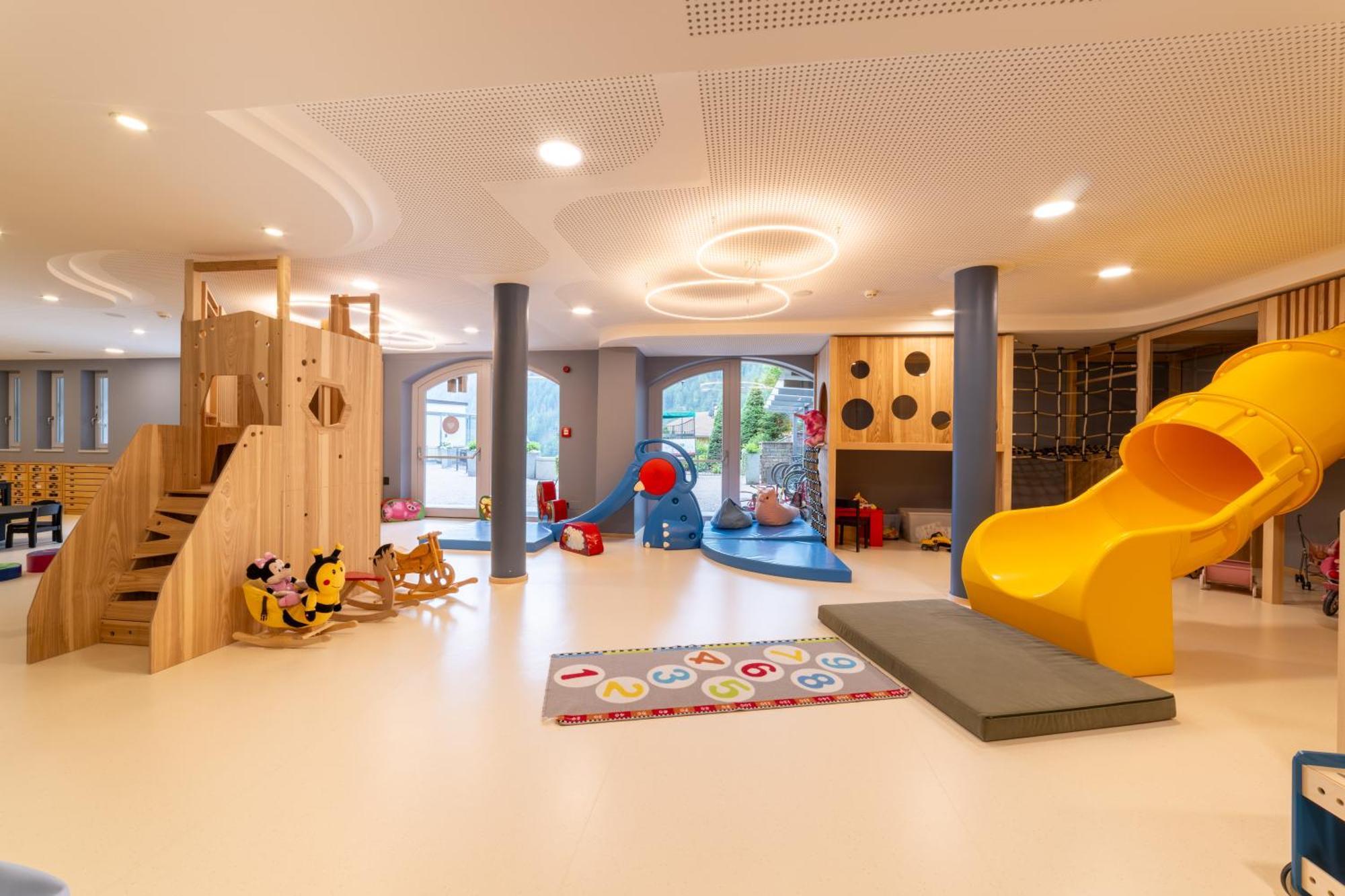 Familienhotel Huber 瓦勒斯 外观 照片