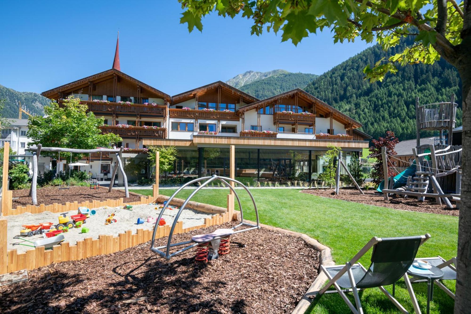 Familienhotel Huber 瓦勒斯 外观 照片