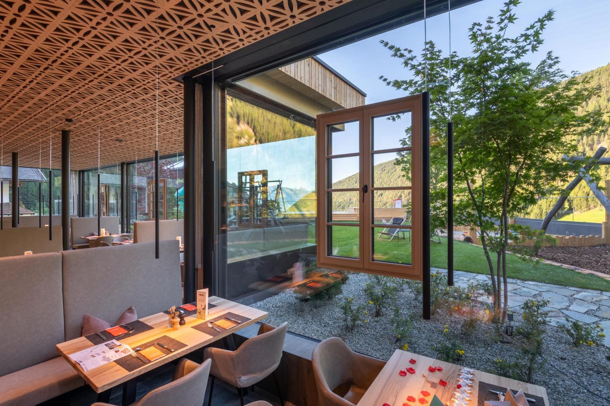 Familienhotel Huber 瓦勒斯 外观 照片